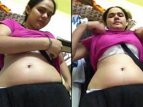 Indian girlfriend's steamy self-shot video for her boyfriend with audio