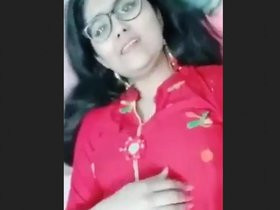 Aroused South Asian coed indulges in self-pleasure