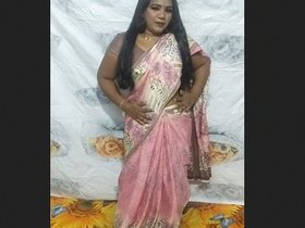 Bhabhi's ample bosom takes center stage