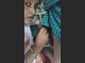 Indian wife gives a blowjob while speaking Hindi