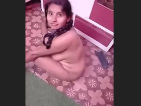 Indian housewife's erotic video: Pleasuring the senses