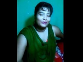 Sensual Bengali beauty performs a tantalizing tango routine with voluptuous curves