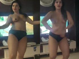 Desi beauty strips down to bare essentials