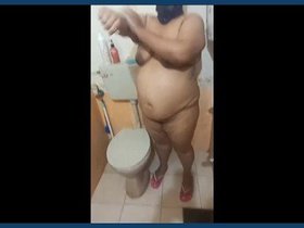 Annie Desi's steamy bath performance in South Tango style