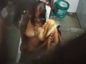 Secretly taped: married Indian woman has sex and gets caught in saree