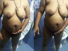 Aunty from Chennai bares all while bathing in sensual video