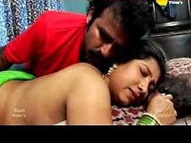 Enjoy mouth-watering South Indian aunty videos in HD quality