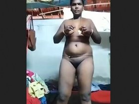 Sensual bhabhis exchange outfits in Tamil video