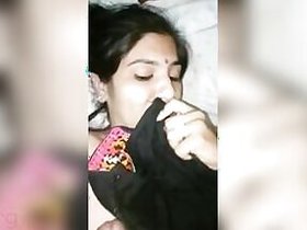 Beautiful married Indian girl has sex on honeymoon MMS
