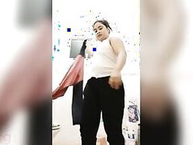 Showing XXX parts is why guys like watching Desi videos.