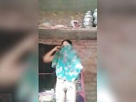 Desi woman shoots everything point by point for XXX nude posing