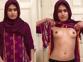 Modest Indian teen sparkles with assets for lover in Desi mms video
