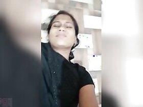 Hot Desi slut shows off and rubs her fingers in XXX pussy in the bathroom