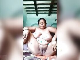 Mature Desi XXX mom jerking off her juicy pussy on camera