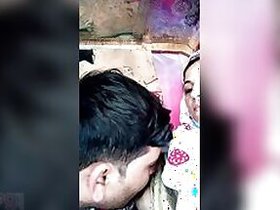 Girlfriend Desi vigorously sucks Pakistani nipples in XXX video