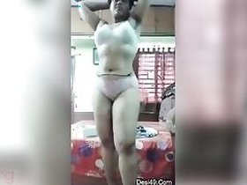 Desi erotic video chat plays with sexy glasses, undresses, performing dance in XXX show