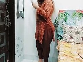 Horny Pakistani mommy enjoys secret XXX intercourse with neighbor Desi