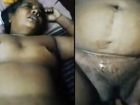 Mature Indian XXX aunt jerks her pussy with fingers on camera MMS