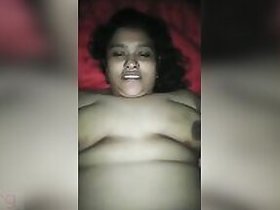 Desi XXX wife gets her shaved pussy fucked so hard by MMS client