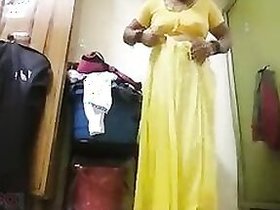 Desi wife takes selfies for her boyfriend live video