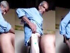 Old stud fucks wife from behind episode MMS scandal