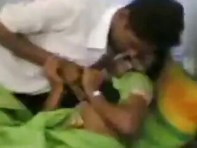 Village Sari mai ladki ke chut ki seal pkhati