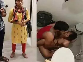 Sex with an Indian girlfriend in the bathroom