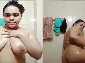 Chubby Indian woman takes a nude bath video