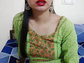 XXX Indian Desi Maa ne sex ki lat laga Di. Full Hindi video XXX big boobs role-playing in Hindi audio