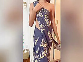 Amateur Indian Girl Desi strips in a sari for her Boyfriend during the Wedding