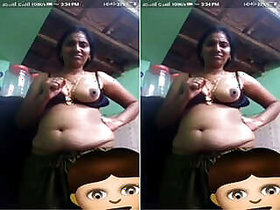 Telugu Bhabhi shows her boobs on facebook