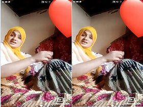 Sexy Paki Bhabhi Shows Her Tits Part Pussy