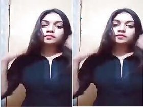 Hot Bangla Girl Shows Her Tits