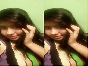 Pretty Young Girl Records Her Bathing Video For Lover