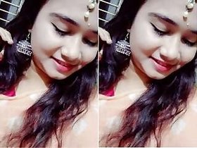Hot look Desi Indian girl Shows her breasts and pussy