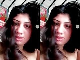 Pakistani Girl Shows Tits on Video Call