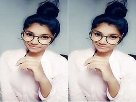 Pretty Lankan Girl Shows Her Boobs Part 1