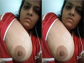Desi Girl Shows Her Boobs On Video Call