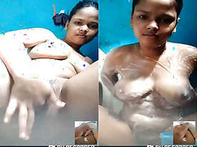 Pretty girl takes a bath and jerks off with her fingers