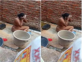 Mallu Bhabha's sexy outdoor bathing