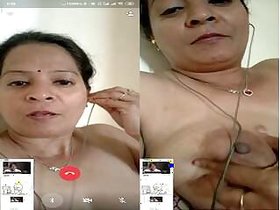 Horny Mallu Bhabhi Shows Her Tits