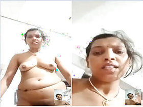 Desi Bhabhi Shows Tits and Pussy in pic