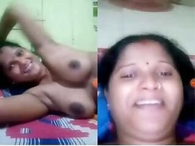 Sexy Desi Bhabhi Shows Her Big Boobs