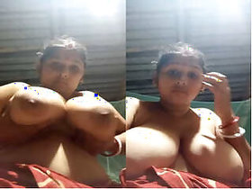 Desi Fatty Bhabhi Shows Tits