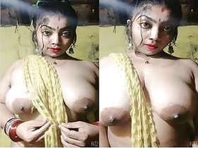 Super Horny Desi Bhabhi Shows Her Big Boobs