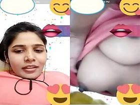 Sexy Look Desi Indian Girl Shows Her Boobs On Video